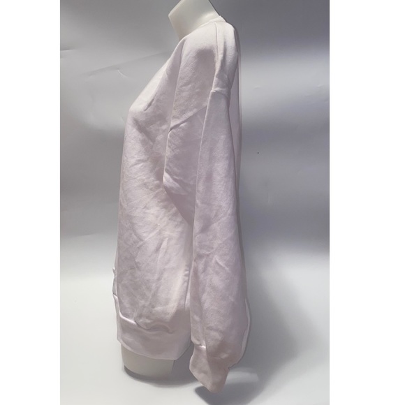 White oversized crewneck sweatshirt. - Picture 2 of 3